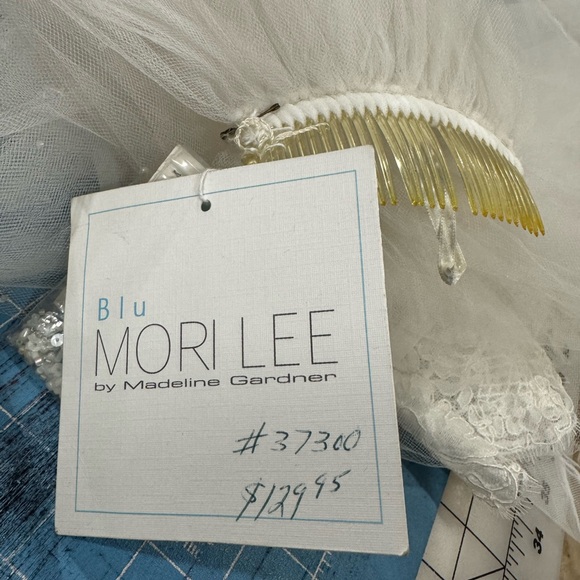 Beaded Wedding Veil 👰🏾‍♀️ - Picture 7 of 7